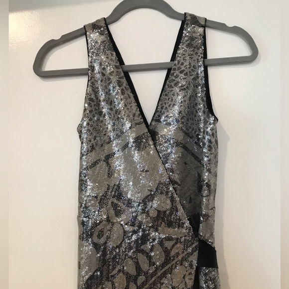 NWOT Diane Von Furstenberg silver sequin dress SZ 6 - Picture 6 of 9